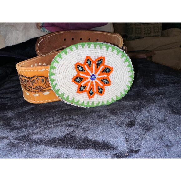 VINTAGE UNISEX DEADSTOCK CALDWELL TOOLED LEATHER BELT W/ NATIVE BEADED BUCKLE - Picture 3 of 8